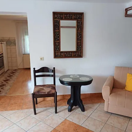 Apartment Dijana *
